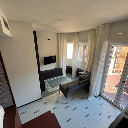 Moderno Monolocale Con Balcone E Parcheggio 204 מילאנו