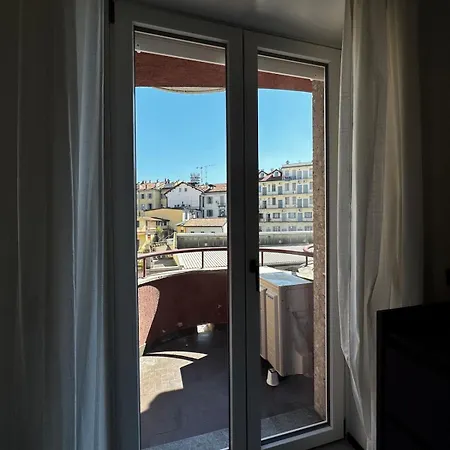 Moderno Monolocale Con Balcone E Parcheggio 204 דירה